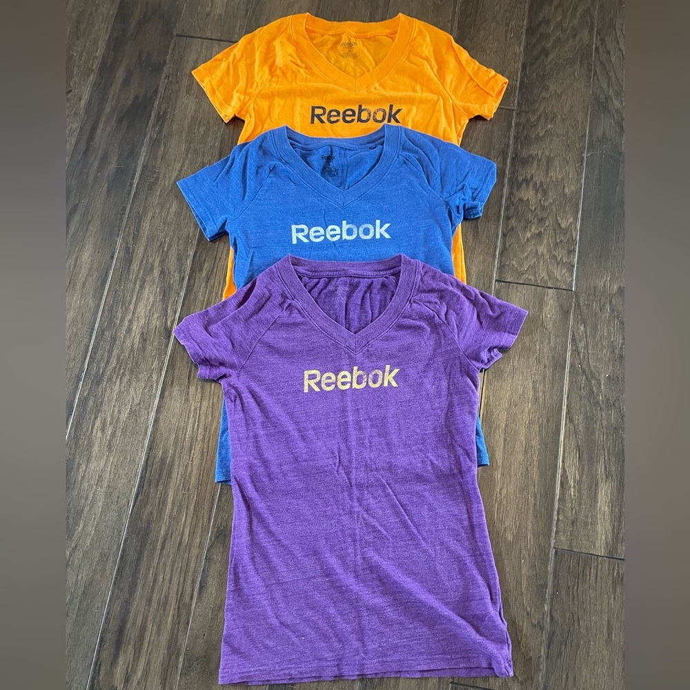 7 Women’s Reebok Shirts, Size Medium - Picture 3 of 5